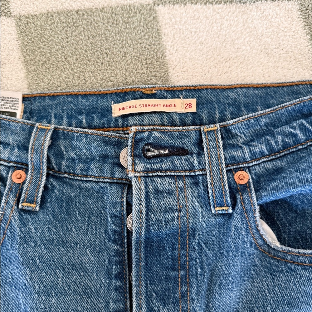 Levi Ribcage Jeans - Picture 4 of 4